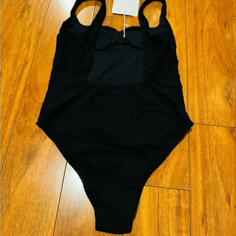 NWT NANUSHAK woman swiming One pieces